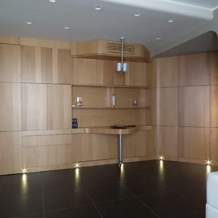 Aparthotel Tower 2*